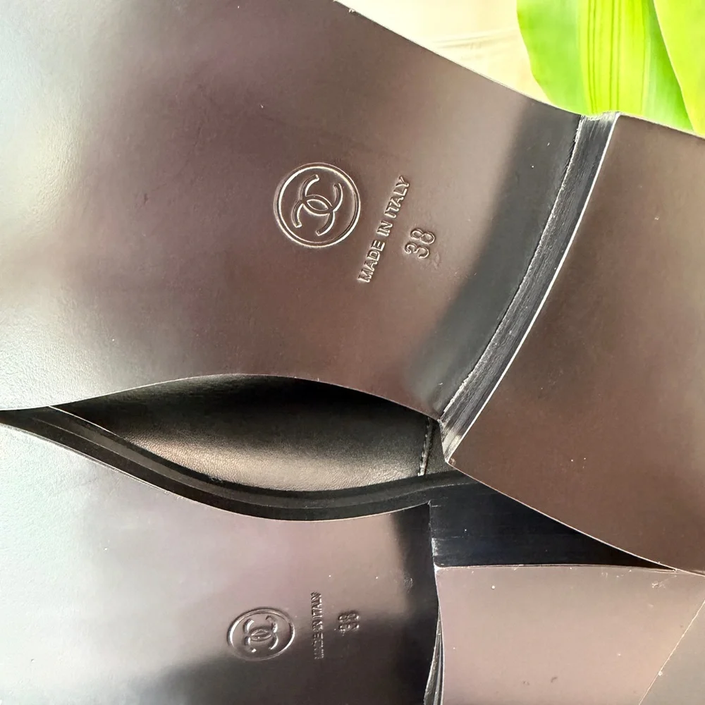 Chanel Calfskin CC Chain Logo Clover Gold Chain Charms Black Leather Boots 38 - Picture 11 of 11